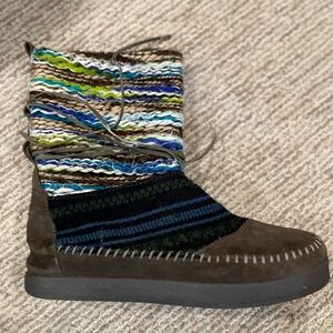 TOMS Nepal boots